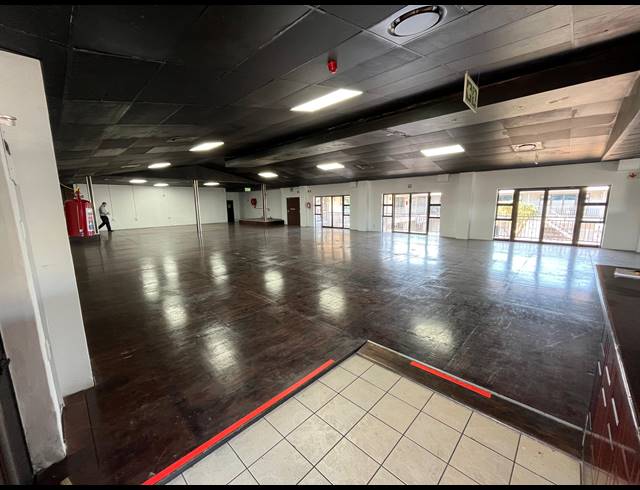 370M² BUSINESS TO LET IN PARKLANDS
